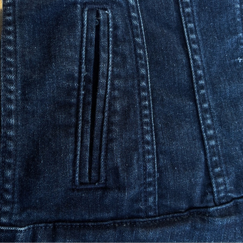 LEVI STRAUSS ~ Dark Wash Stretch Denim Jacket ~ Classic Levi’s Details ~ Small - Picture 12 of 12